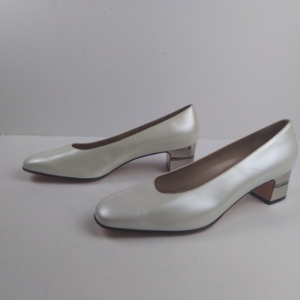 Savatore Ferragano  size 10.5 b beige pearlized  2.5 inch heels